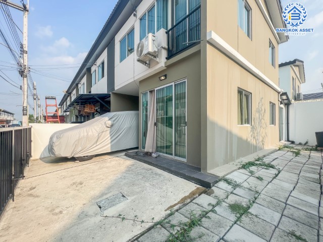 *****ทาวน์เฮ้าส์มือสองย่านปทุมธานี ม.พฤกษา รังสิต-คลอง4 #หลังมุม เนื้อที่กว้างขวางถึง 23.6 ตร.ว. ฟังก์ชัน 3 ห้องนอน 2 ห้องน้ำ 1 ที่จอดรถ แถมฟรี! 3 เครื่องปรับอากาศ บนทำเลเข้าเมือง หรือไปต่างจังหวัดก็ง่าย ใกล้ฟิวเจอร์ปาร์ค รังสิต และรถไฟฟ้าสายสีแดง "สถานีบางซื่อ-รังสิต"